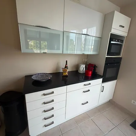 Appartamento 3 Et 2 Salles De Bain Un Parking Avec Accès Jardin